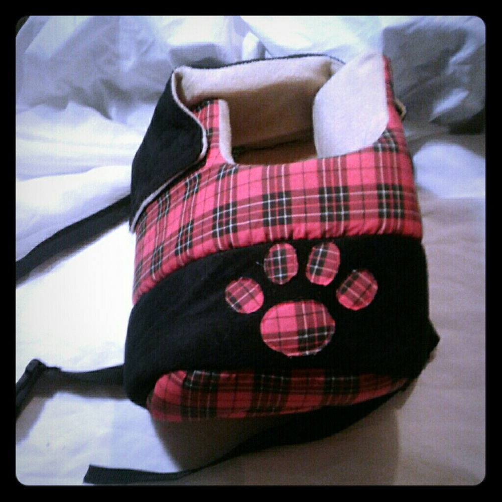 Adorable dog carrier/ backpack  NWOT